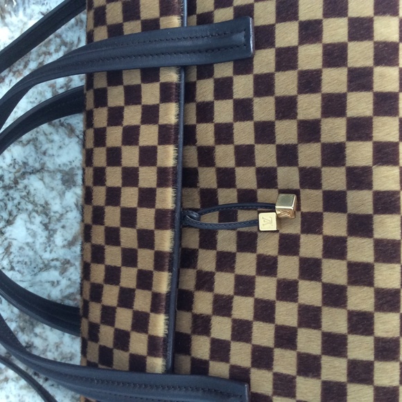 Louis Vuitton Purse - Picture 2 of 16